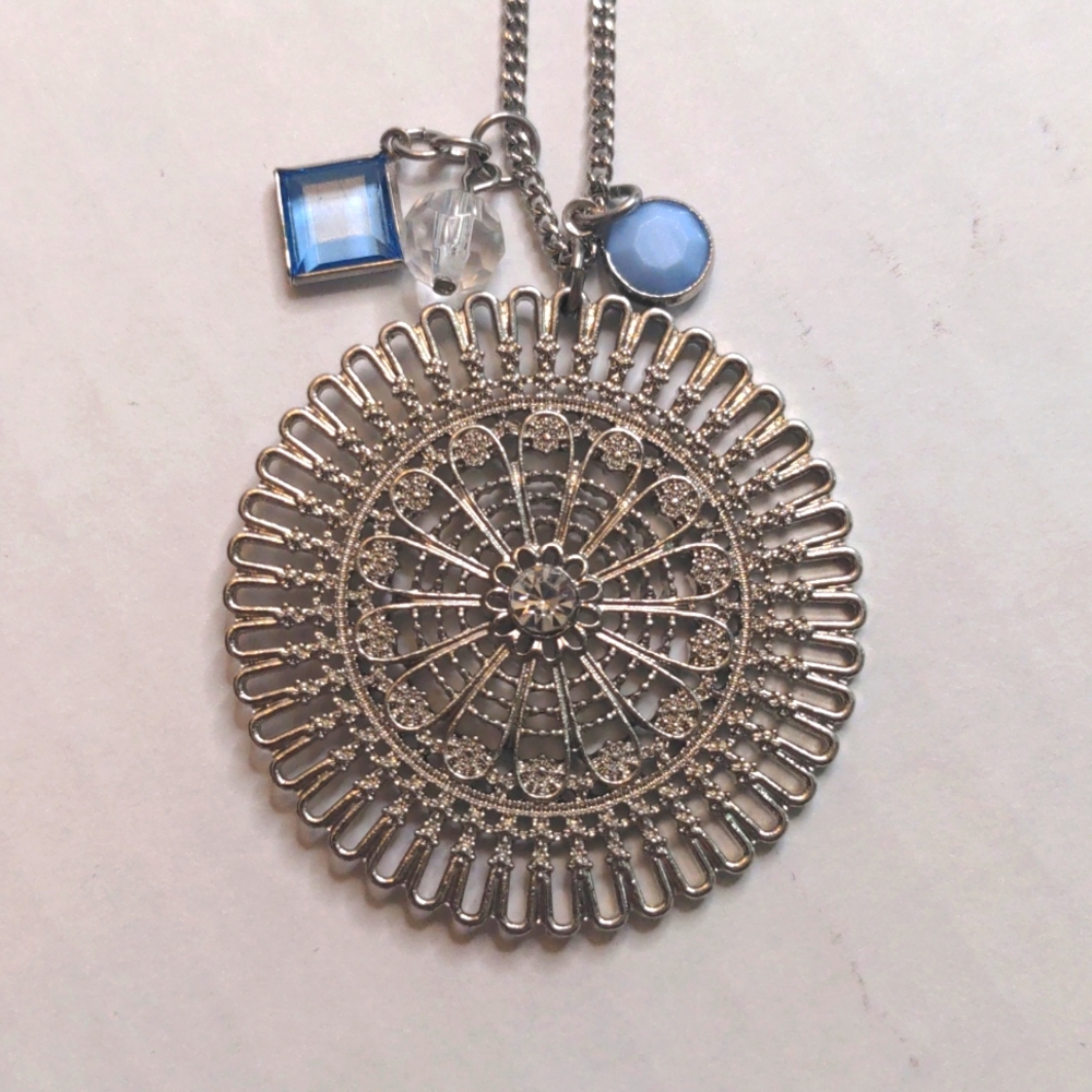 Express necklace